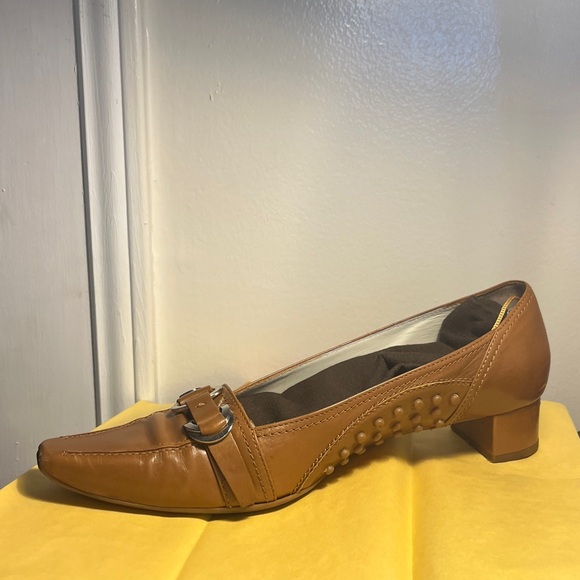 Tod's Tan Leather Loafers with Buckle - Picture 9 of 9